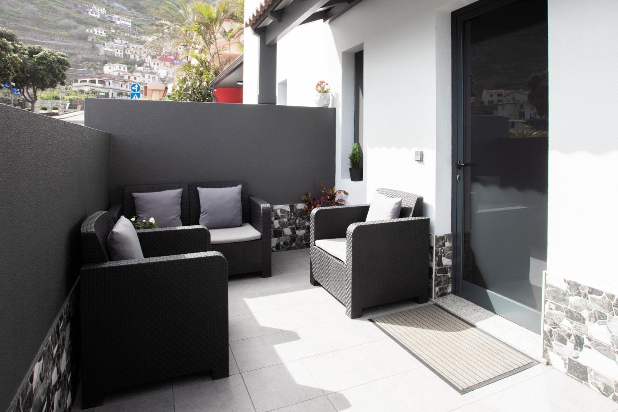 Village Center Two Bedroom Apartment Порто Мониз Екстериор снимка