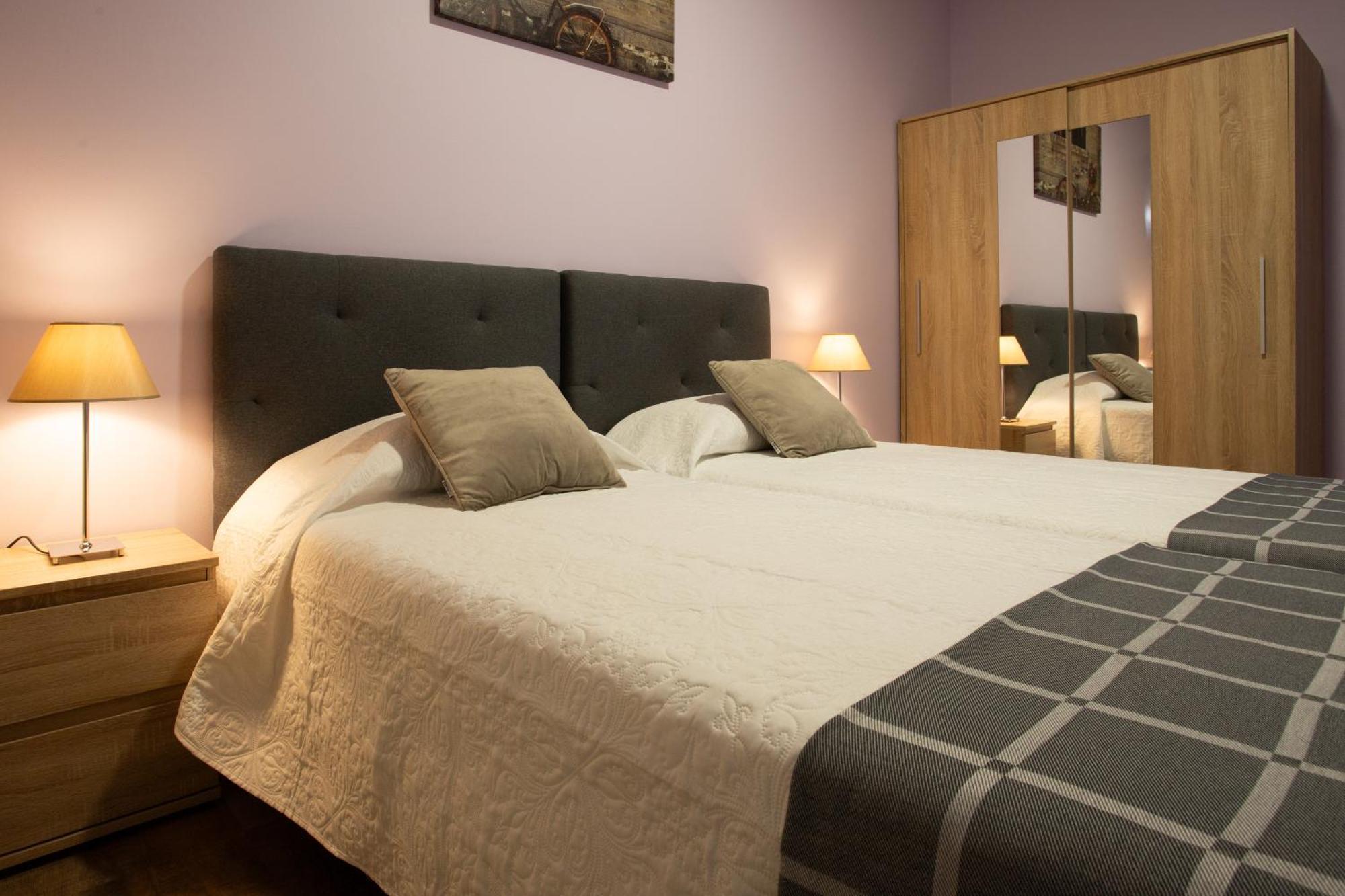 Village Center Two Bedroom Apartment Порто Мониз Екстериор снимка