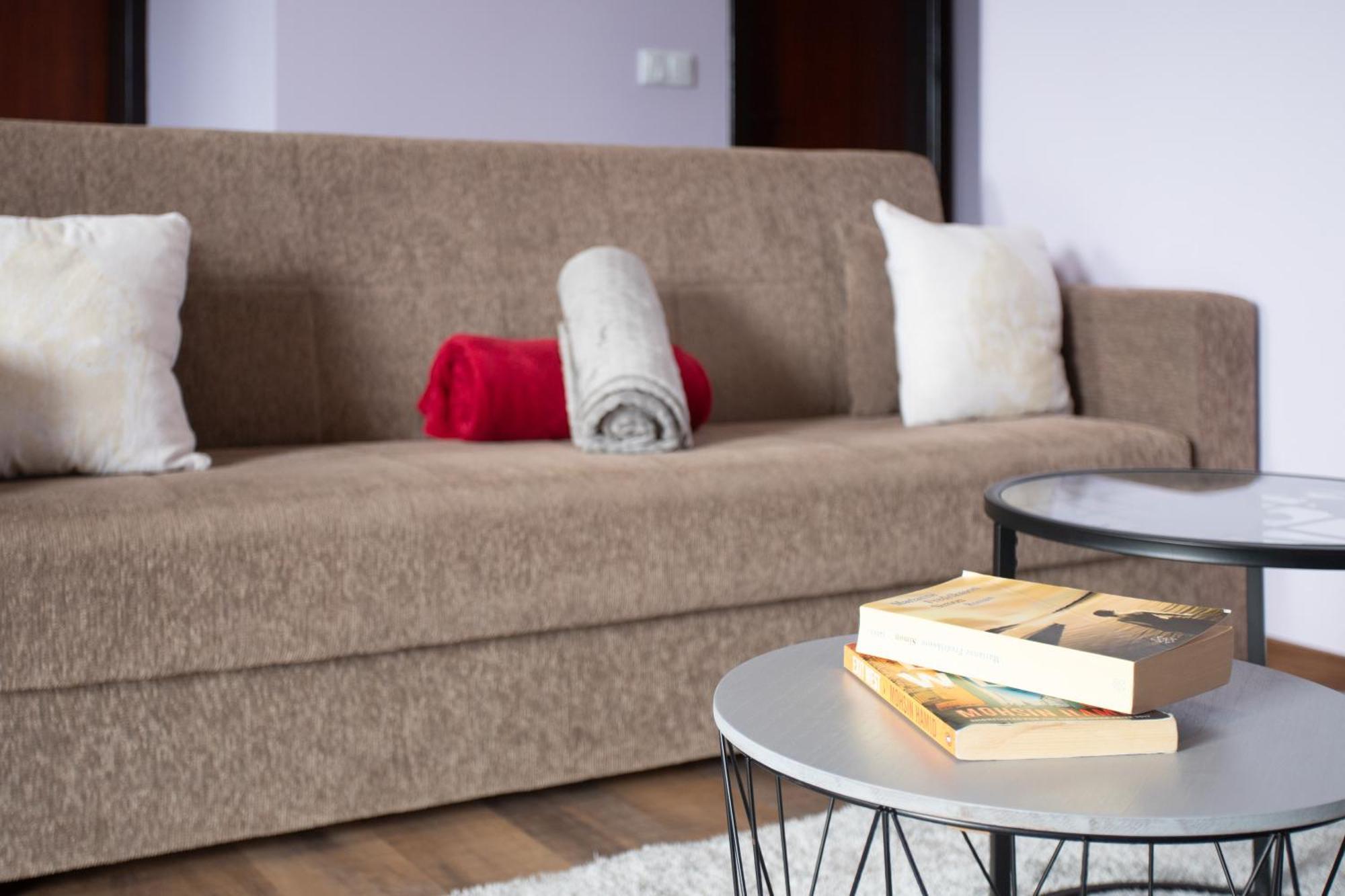 Village Center Two Bedroom Apartment Порто Мониз Екстериор снимка