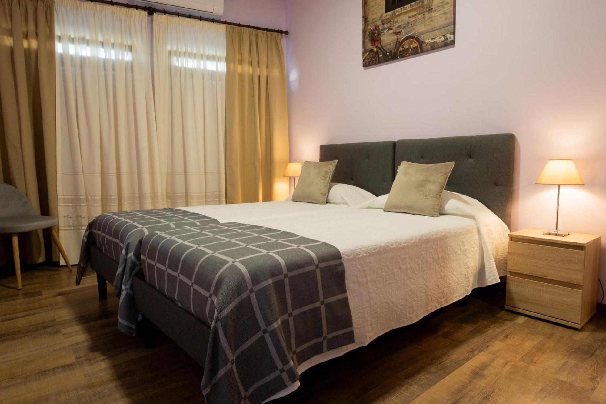 Village Center Two Bedroom Apartment Порто Мониз Екстериор снимка